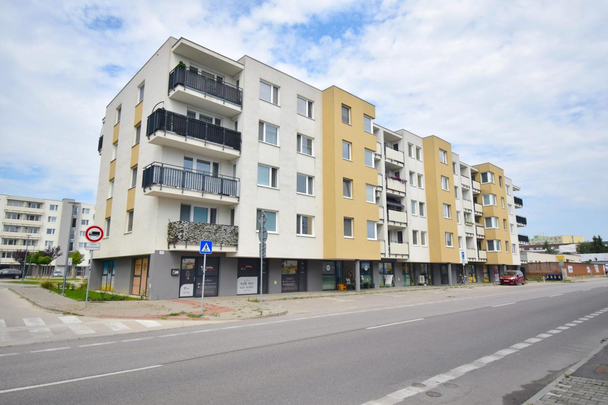 Apartman Zlatovska 22B Trenčín Exterior foto